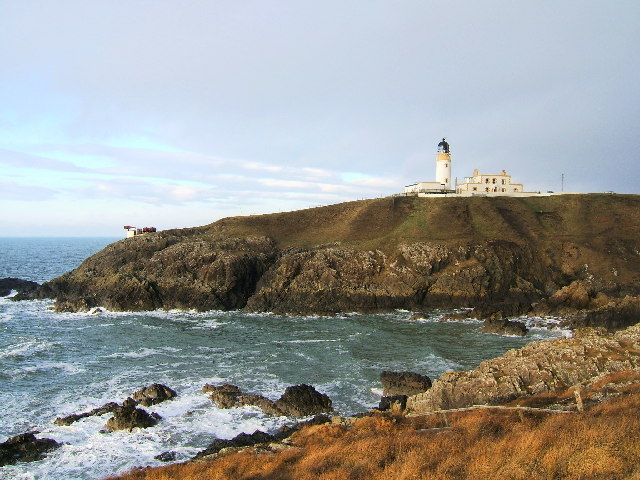 Killantringan Lighthouse and foghorn,... © Colin McDonald cc-by-sa/2.0 ...