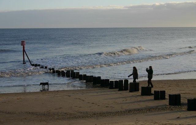 Groynes, Gorleston-on-Sea © Bob Jenkins cc-by-sa/2.0 :: Geograph