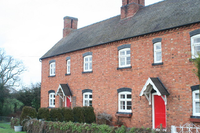 Cottages besides track to Westfields Farm