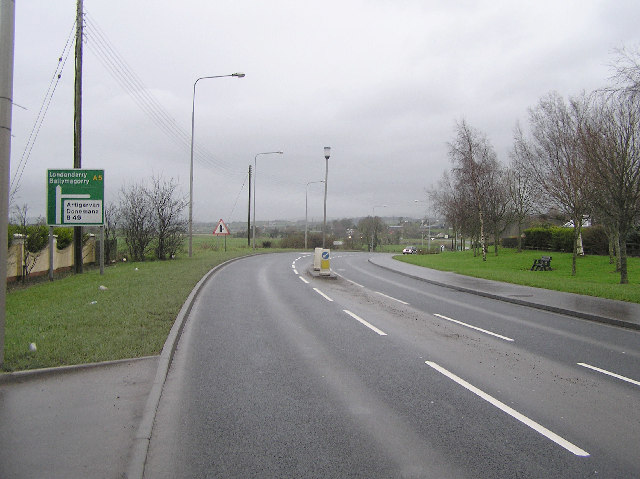 Derry Road, Strabane © Kenneth Allen cc-by-sa/2.0 :: Geograph Ireland