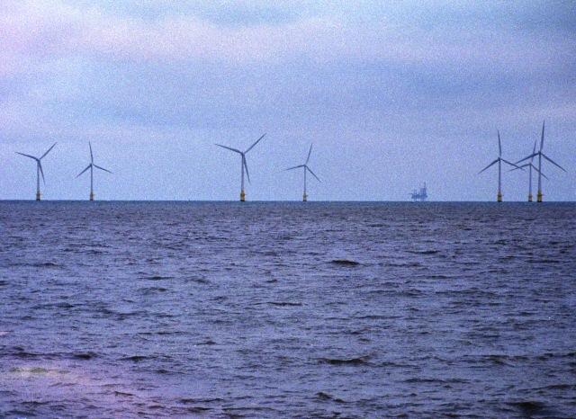 Windfarm At Caister © Martyn Davies Cc-by-sa 2.0 :: Geograph Britain 