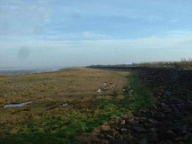Sea wall and shoreline near Knott End