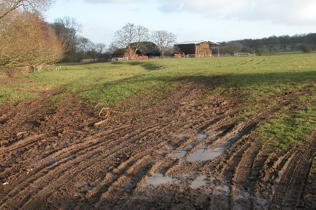 Farm buildings between Little Witley and Oakeridge