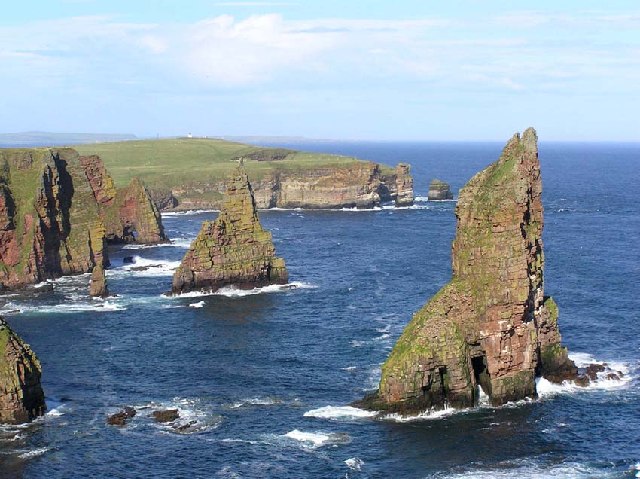 Stacks of Duncansby © aldon cc-by-sa/2.0 :: Geograph Britain and Ireland