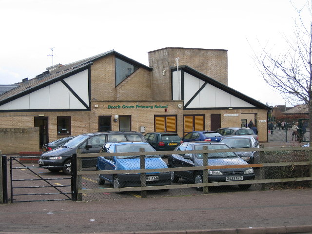 Beech Green Primary School Quedgeley © Peter Watkins cc-by-sa/2.0 ...