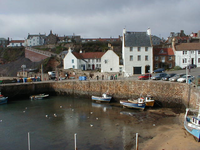 Crail Harbour © Dave Fergusson cc-by-sa/2.0 :: Geograph Britain and Ireland