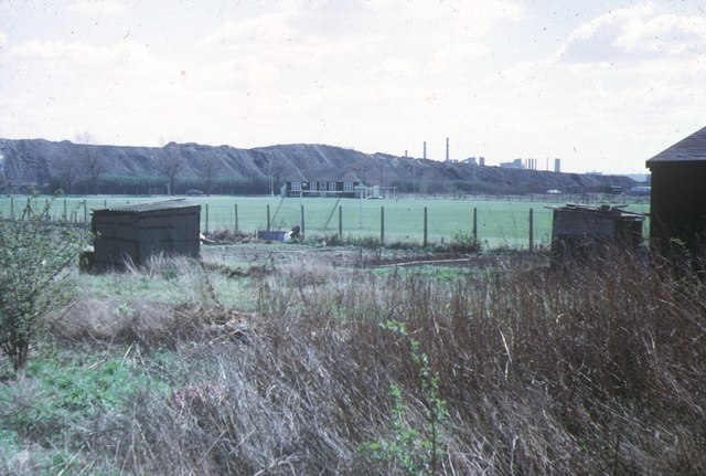 Beckton Alps and Gas Works, 1973