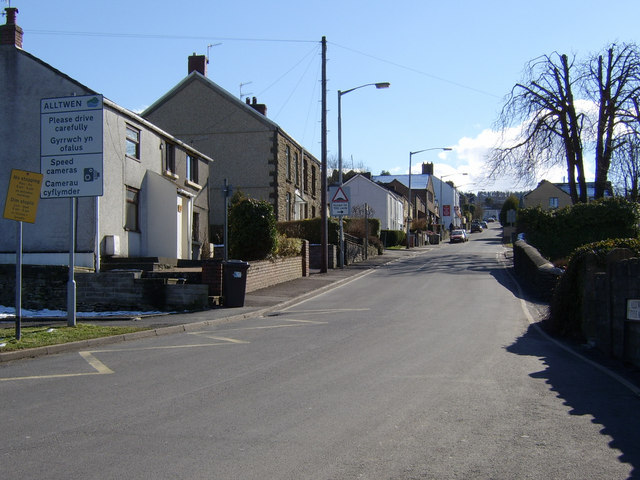 Alltwen Hill © Kevin Flynn cc-by-sa/2.0 :: Geograph Britain and Ireland