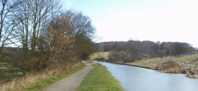 Leeds and Liverpool Canal, Thackley