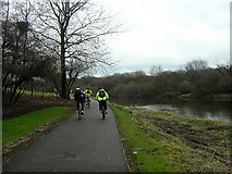 NS6262 : Cycling by the Clyde, Dalmarnock by Iain Thompson
