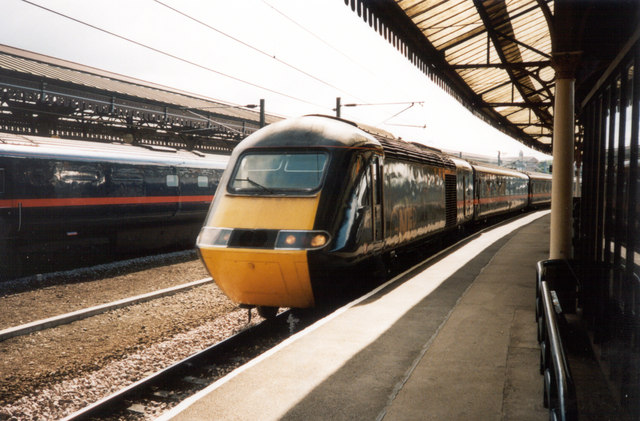 GNER 125 HST entering York Station bound... © Martin Routledge ...