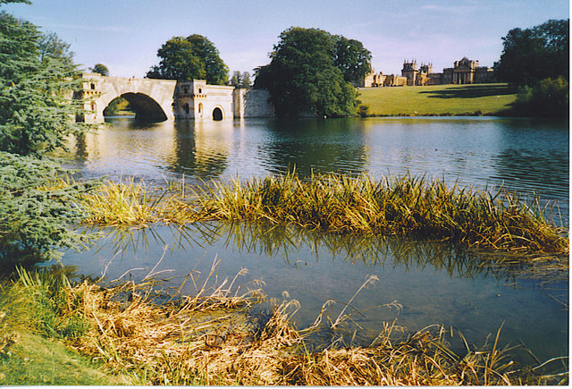 Grand Bridge and Blenheim Palace from the North-west.