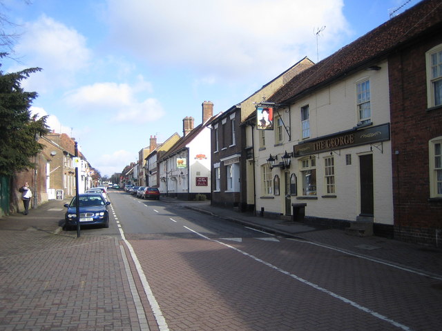 Redbourn: The High Street © Nigel Cox cc-by-sa/2.0 :: Geograph Britain ...