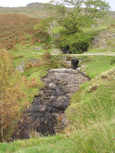 Waterfall at the head of the Hundreds... © Richard Swales cc-by-sa/2.0 ...