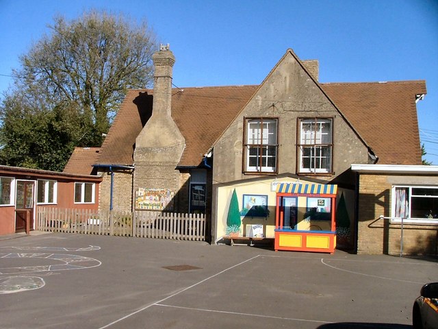 Eastling Primary School © Dave Walsh cc-by-sa/2.0 :: Geograph Britain ...