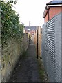 Footpath between Kirkstall Lane and Headingley Station