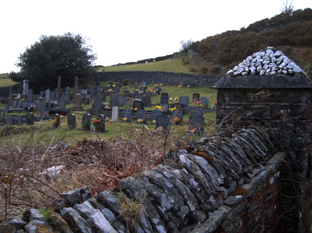 Ysbyty Cynfyn graveyard © Rudi Winter cc-by-sa/2.0 :: Geograph Britain ...