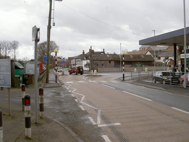 Main road through Llansantffraid ym Mechain