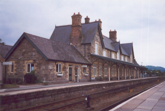 Machynlleth Station © E Gammie Cc-by-sa/2.0 :: Geograph Britain And Ireland