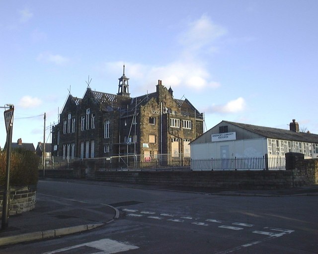 Handsworth School © mega monty cc-by-sa/2.0 :: Geograph Britain and Ireland