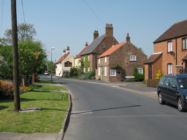 Red Lion Inn & Main Street Knapton © Ken Crosby cc-by-sa/2.0 ...