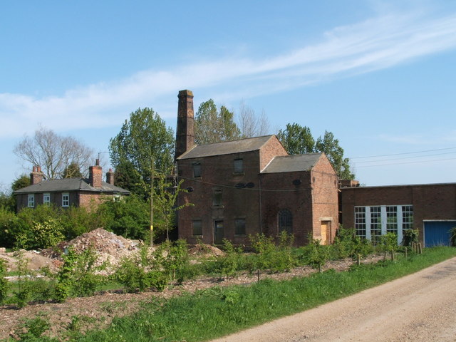 Disused pumping station Crooked Bank © Tony Bennett :: Geograph Britain ...