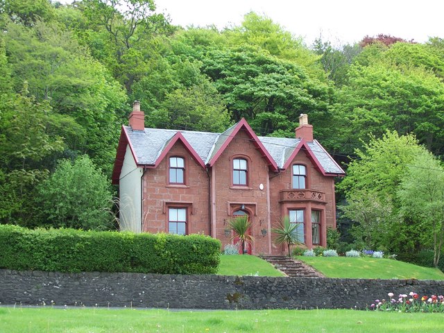 Red sandstone house © Thomas Nugent :: Geograph Britain and Ireland