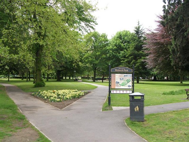 Wisbech park © Tony Bennett cc-by-sa/2.0 :: Geograph Britain and Ireland