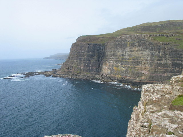 Sea cliffs north of Macleod's Maidens