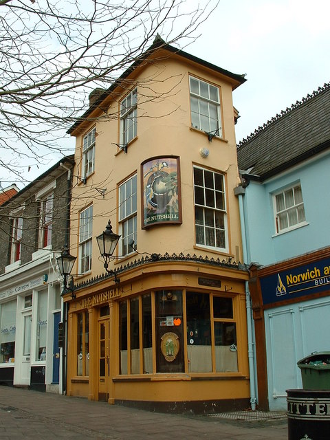 smallest-pub-in-the-uk-keith-evans-geograph-britain-and-ireland