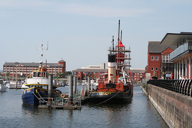 Swansea: marina © Martin Bodman cc-by-sa/2.0 :: Geograph Britain and ...