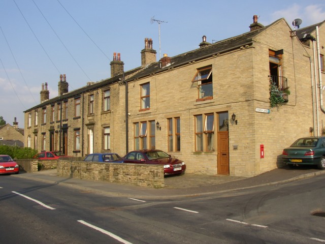 Former Co-op shop and terrace houses, Lower Edge Road, Elland
