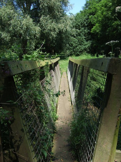 Footbridge near Shipton Bridge