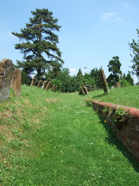 Old pathway to church © Rob Farrow :: Geograph Britain and Ireland