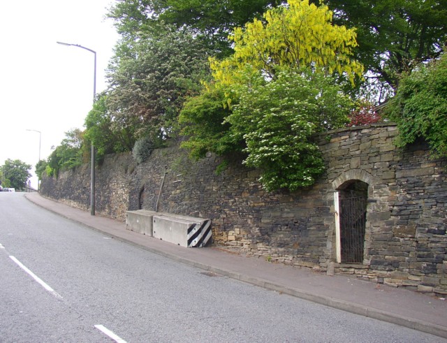 Buttressed retaining wall, Wakefield Road, Lightcliffe, Hipperholme