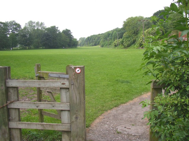 Entrance to Wellholme Park from Oak Hill Road