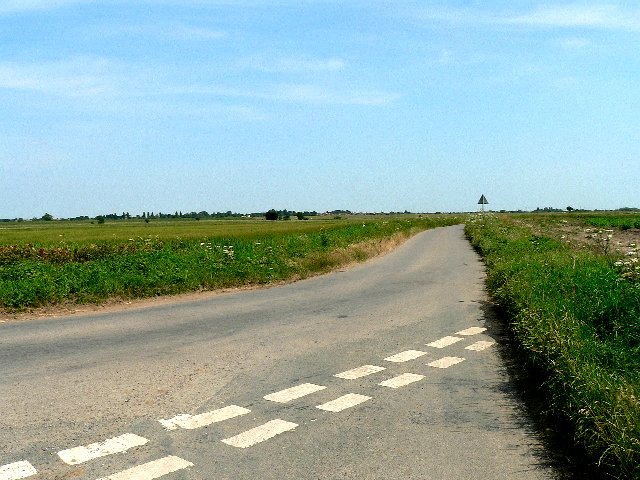 The Road To Lodge Farm © Roger Gilbertson Geograph Britain And Ireland