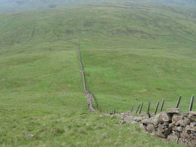 Looking down Earncraig Hill to Daer Hass