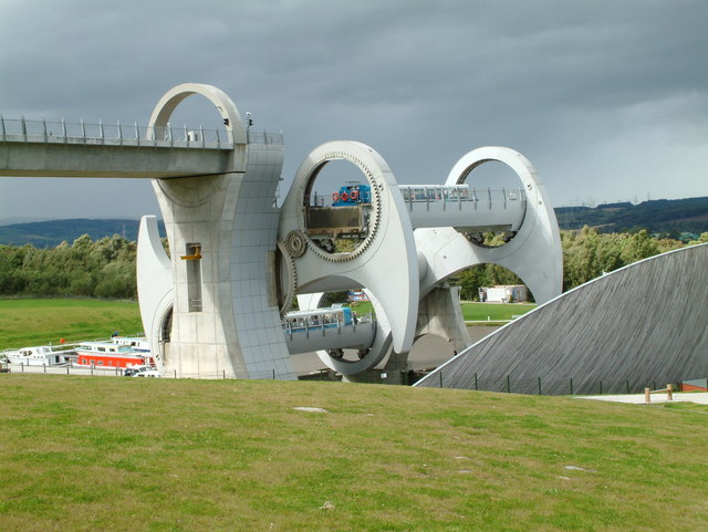 The Falkirk Wheel © Ian Knox cc-by-sa/2.0 :: Geograph Britain and Ireland