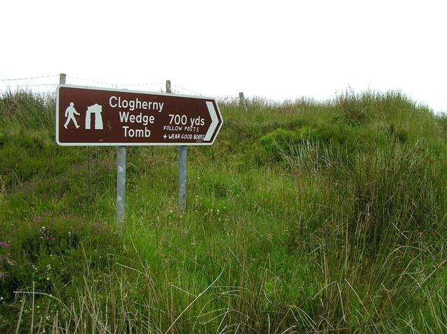 Clogherny Wedge Tomb sign © Kenneth Allen :: Geograph Ireland