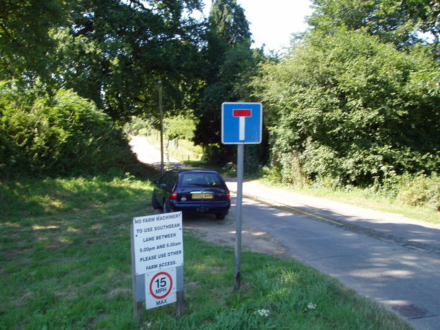Road to Southdean Farm / junction with A272