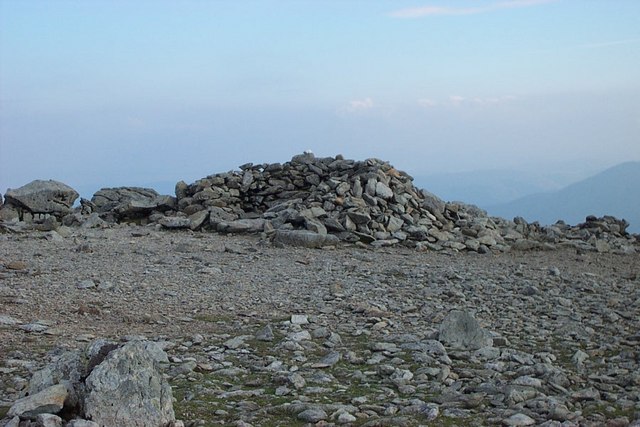 Carnedd Llewelyn summit stone shelter