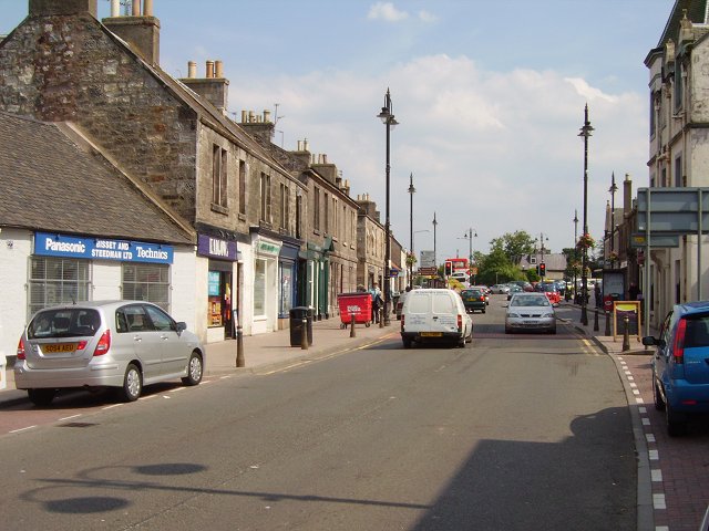 High Street, Tranent © Richard Webb cc-by-sa/2.0 :: Geograph Britain ...