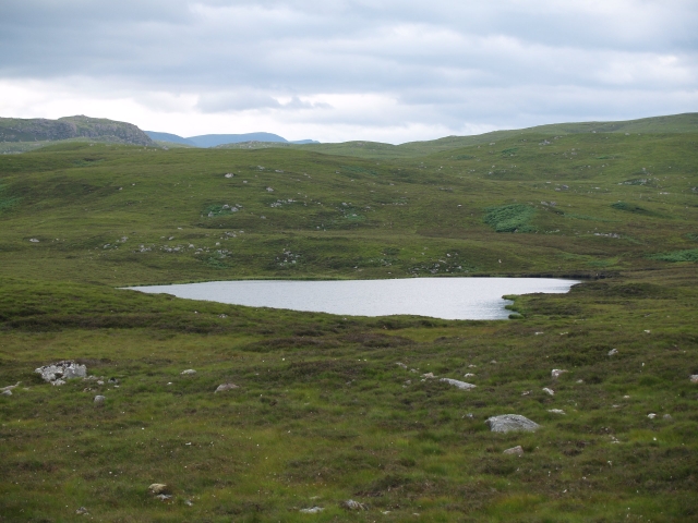 Loch Dubh na Claise Carnaich © Chris Eilbeck cc-by-sa/2.0 :: Geograph ...