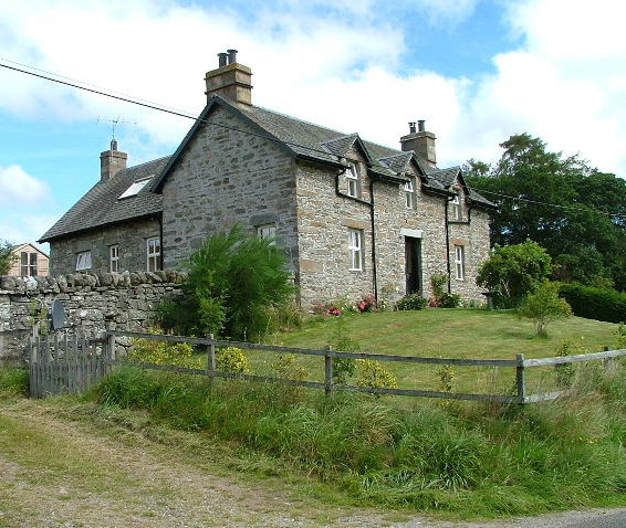 Tomcraggach © Dave Fergusson cc-by-sa/2.0 :: Geograph Britain and Ireland