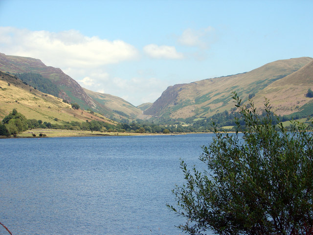 Tal-y-llyn © John Lucas :: Geograph Britain and Ireland