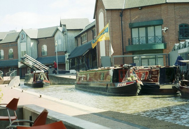 Oxford Canal and Castle Quay Shopping Centre, Banbury