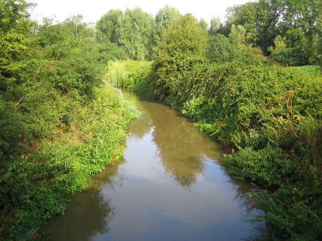 River Mole near Horley © Nigel Cox cc-by-sa/2.0 :: Geograph Britain and ...