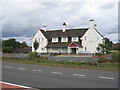 Closed pub at Dunhampton