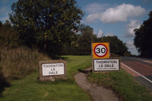 Road signs on edge of Thornton le Dale